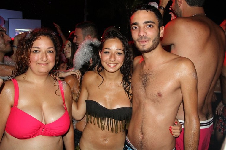 Lebanon Largest FOAM Party 3 (1)